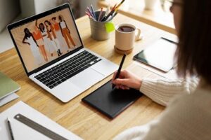 ELearning In The Virtual Classroom: Origins And Evolution